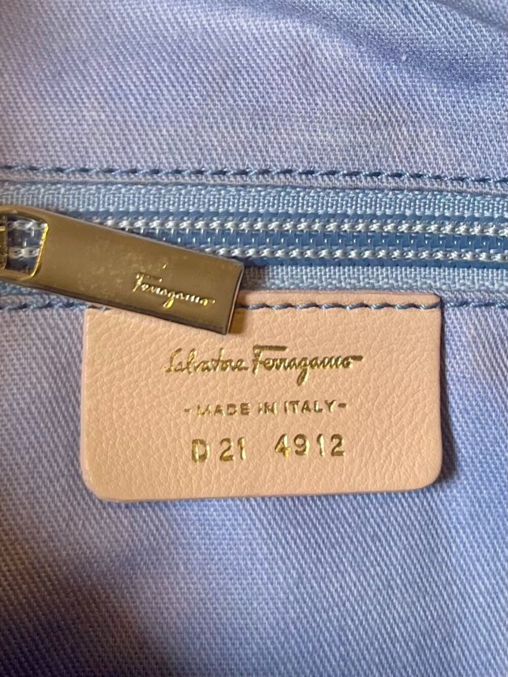 Salvatore Ferragamo RARE Gancini East West Gray Beige Shoulder Bag - Picture 14 of 16